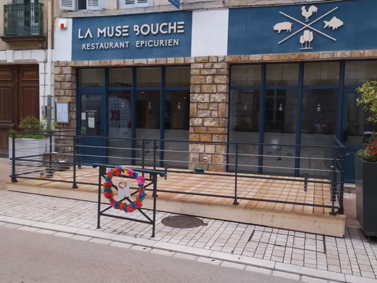 Création d'une terrasse en bois et pose de balustrade à Poligny, Bans, LFX
