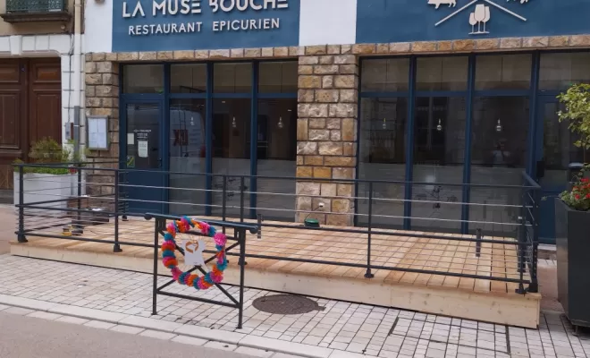 Création d'une terrasse en bois et pose de balustrade à Poligny, Bans, LFX